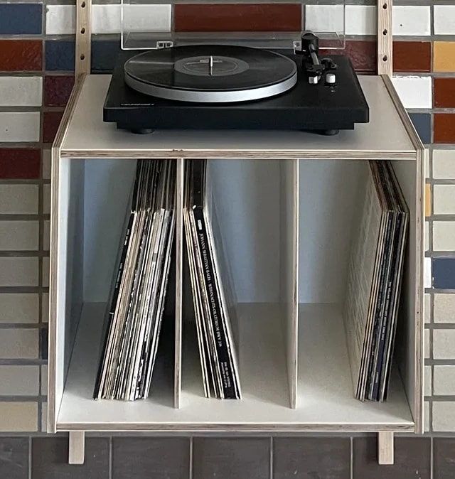 Das Fach — Plattenspieler und Vinyl-Aufbewahrung
