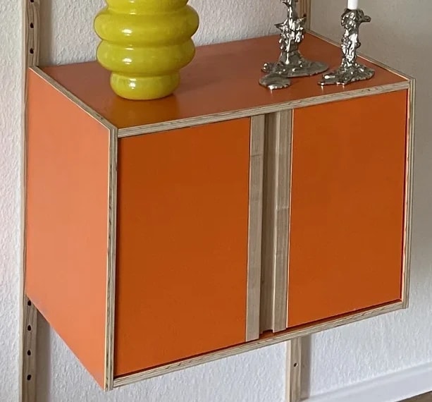 Das Türmodul in Orange — Flügeltüren