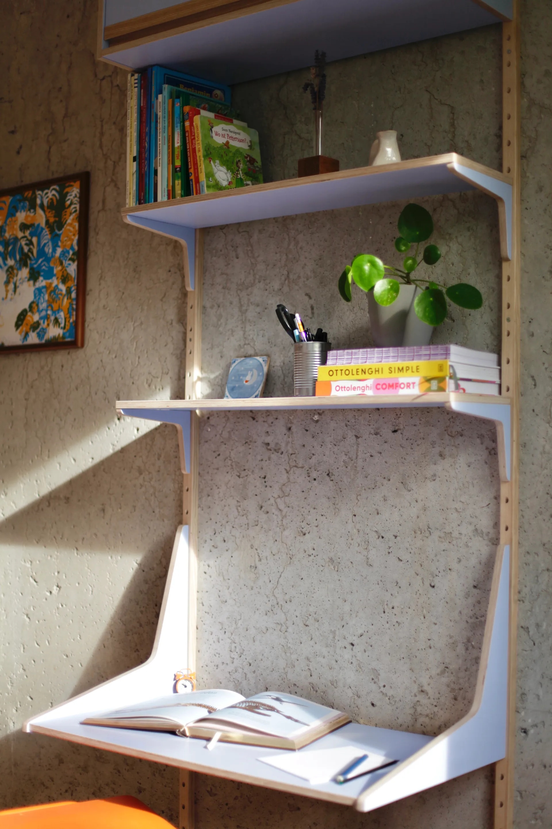 VITIS Babyblau — oberer Bereich mit Pflanze und Büchern